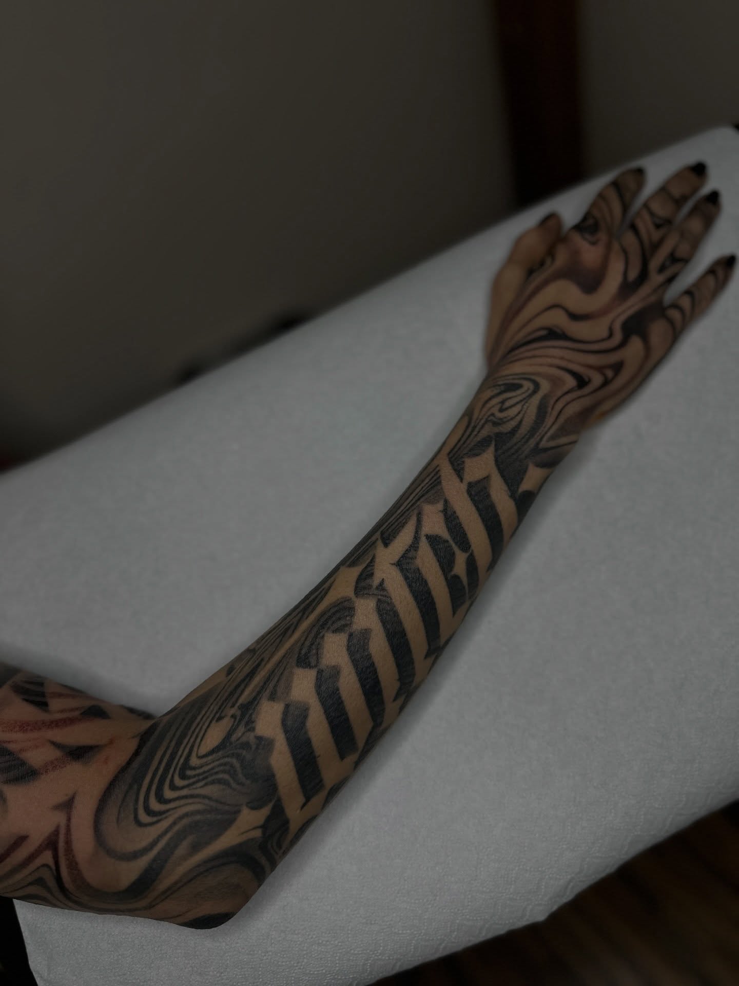 Blackwork Tattoo von Maskusi Ink in Graz